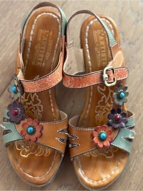 L'ATISTE Tan Leather Sandals with Mint Straps and Multi-Color Floral Accents